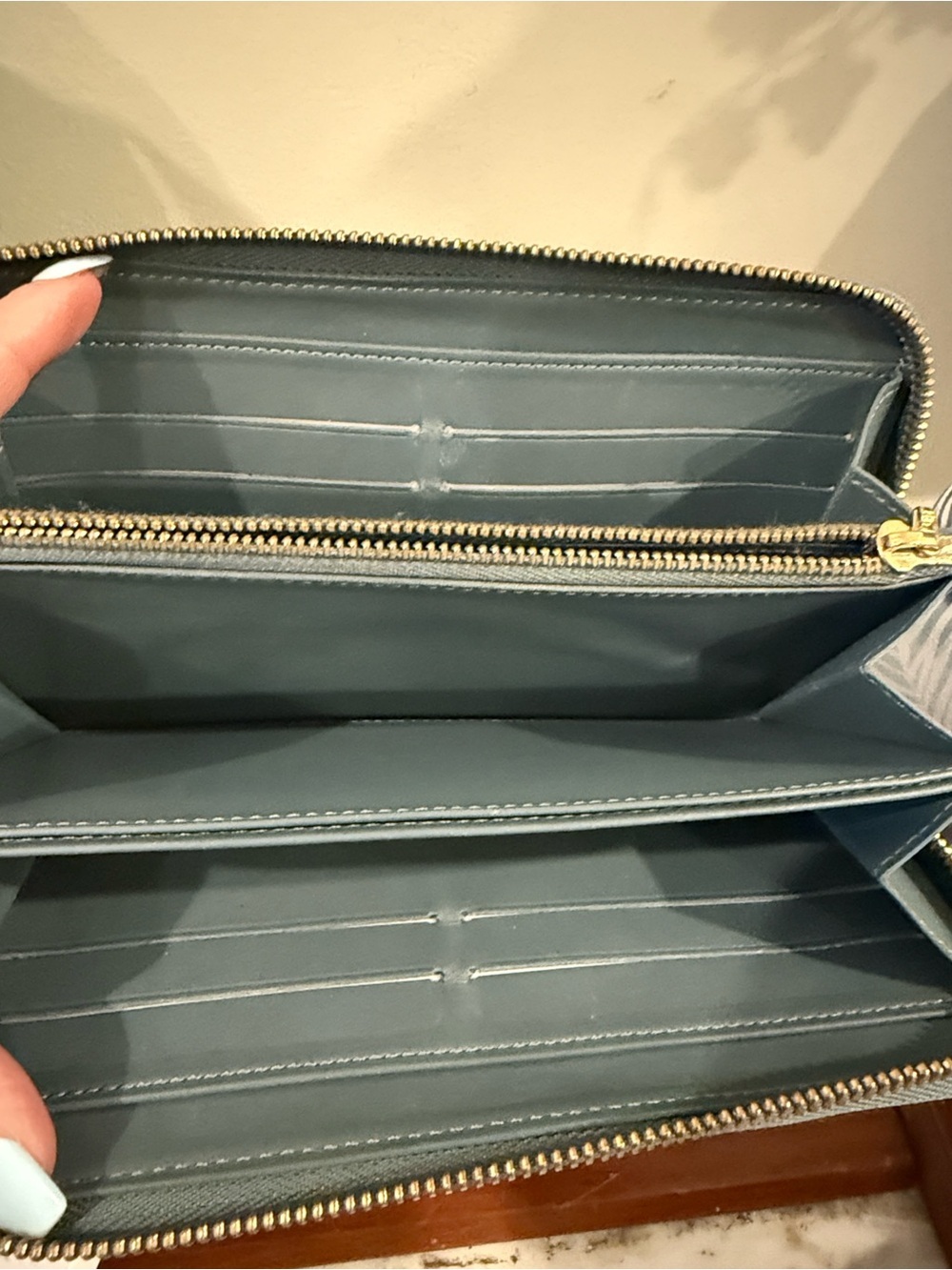 Authentic Louis Vuitton Vernis Patent Zip Wallet - Picture 2 of 16